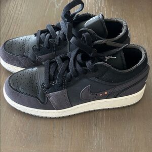 Nike Unisex Air Jordan 1 Low Gray Sneakers